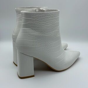 Seven Dials Felicia Booties Size 8M